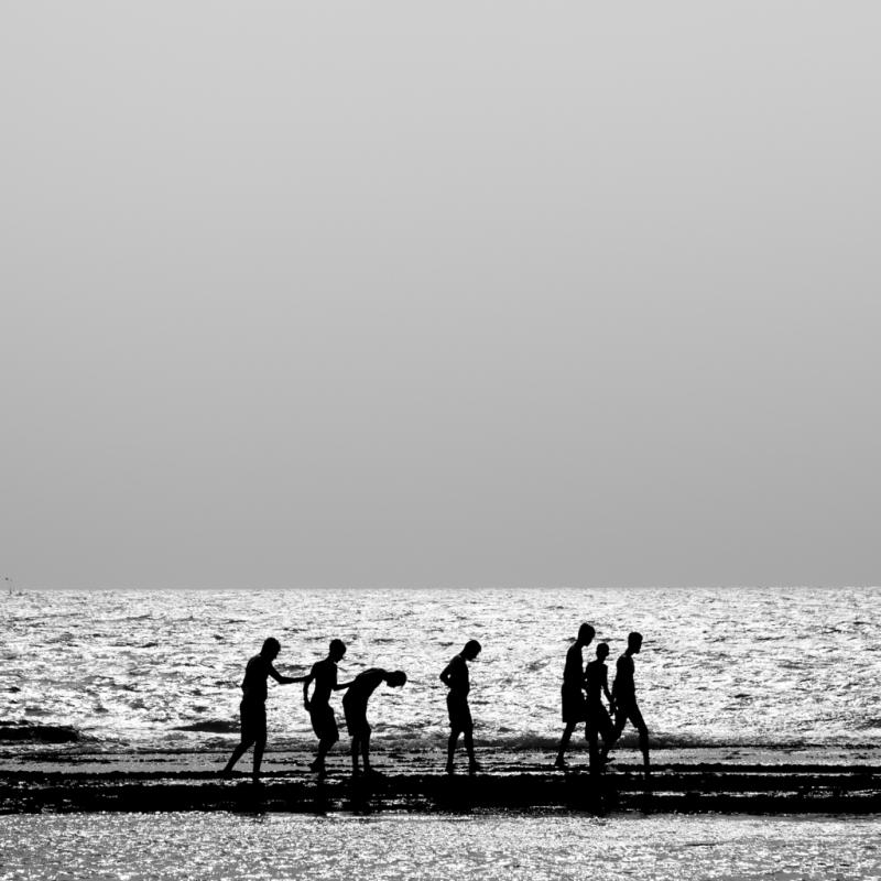 In between - Sri Lanka 
2019 International Black and White Spider Awards 
Honorable mention , Professional , Category Silhouette  :  : LEO PELLETIER PHOTOGRAPHY | montreal, canada
